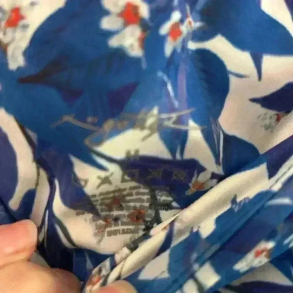 Gottex leggings. Blue and white floral pattern. Medium . 2 pockets. - Picture 3 of 4